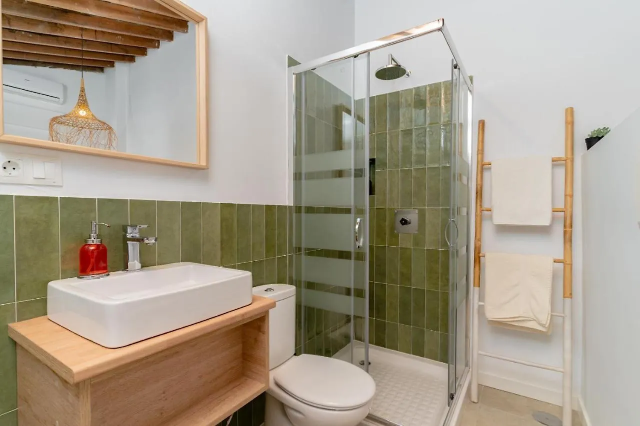 The Urban Jungle Hostel مالقة